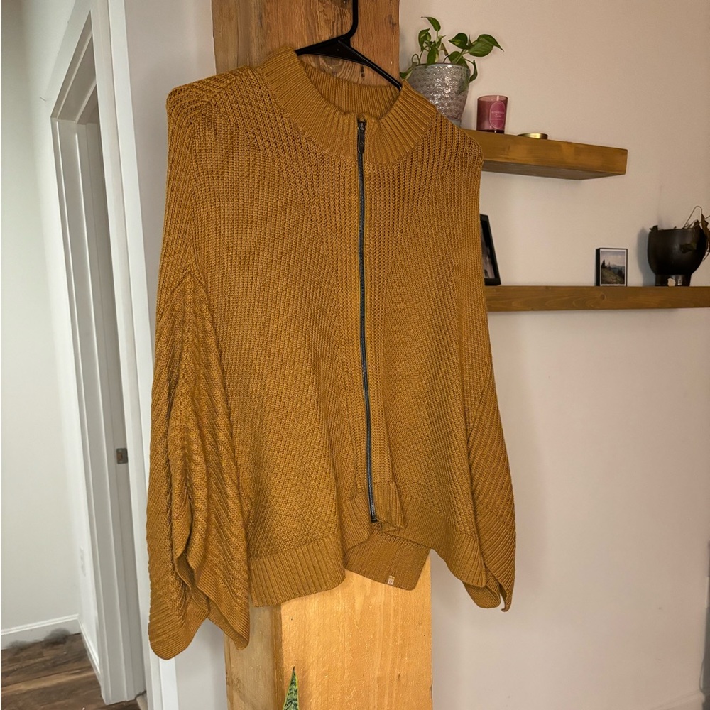 Lulu Lemon women’s Shaw activewear.